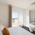 Elegant 3-bed House W Jacuzzi, Sea Views & Lift