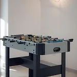 Vakantiehuis Elegant 3-bed House W Jacuzzi, Sea Views & Lift *