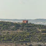 Elegant 3-bed House W Jacuzzi, Sea Views & Lift Vakantiehuis Mellieħa