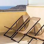 Elegant 3-bed House W Jacuzzi, Sea Views & Lift Hébergement de vacances *