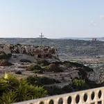 Hébergement de vacances Elegant 3-bed House W Jacuzzi, Sea Views & Lift Mellieħa