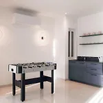 Elegant 3-bed House W Jacuzzi, Sea Views & Lift
