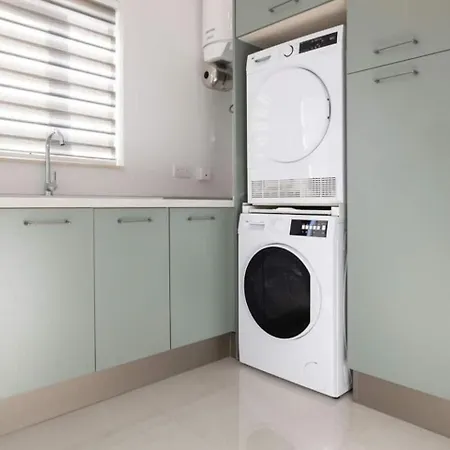 بيت للعطل Elegant 3-bed House W Jacuzzi, Sea Views & Lift المليحة