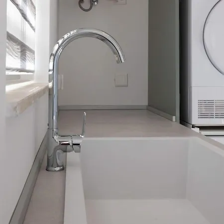 Elegant 3-bed House W Jacuzzi, Sea Views & Lift Сasa de vacaciones Mellieħa