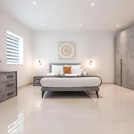 Elegant 3-bed House W Jacuzzi, Sea Views & Lift * Mellieħa