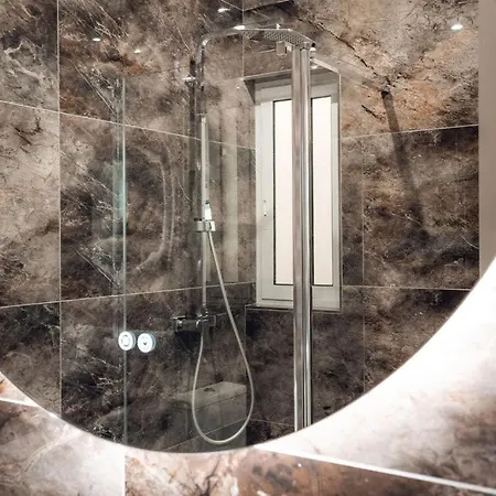 Сasa de vacaciones Elegant 3-bed House W Jacuzzi, Sea Views & Lift *