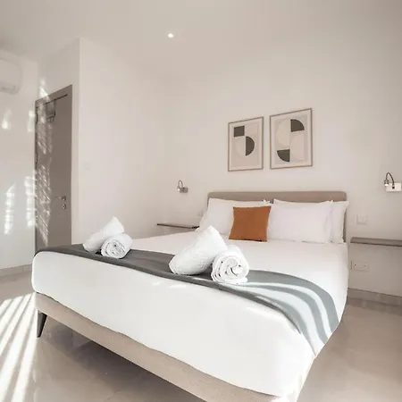 Сasa de vacaciones Elegant 3-bed House W Jacuzzi, Sea Views & Lift *