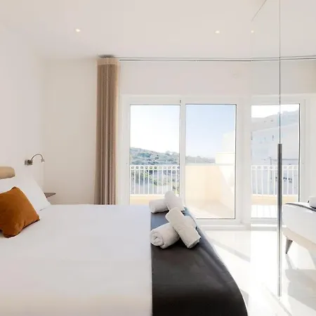 Elegant 3-bed House W Jacuzzi, Sea Views & Lift المليحة