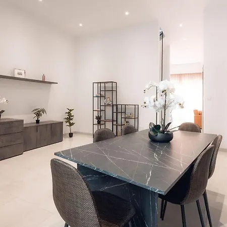 Elegant 3-bed House W Jacuzzi, Sea Views & Lift * المليحة