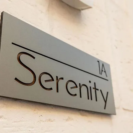 Elegant 3-bed House W Jacuzzi, Sea Views & Lift بيت للعطل *