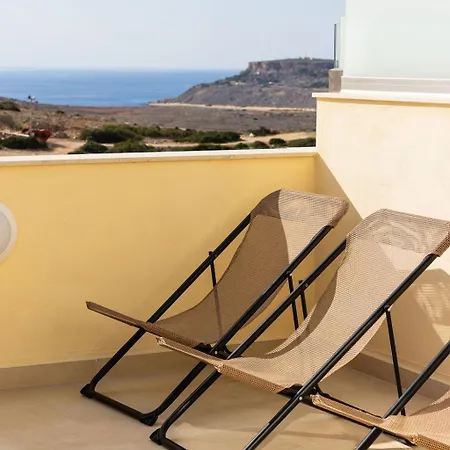 Elegant 3-bed House W Jacuzzi, Sea Views & Lift Сasa de vacaciones