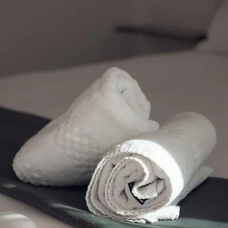 بيت للعطل Elegant 3-bed House W Jacuzzi, Sea Views & Lift *