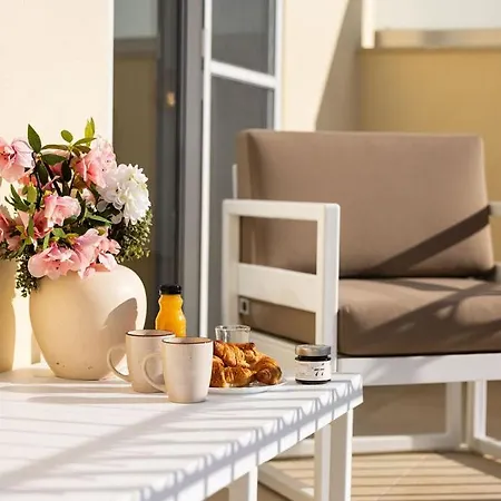 Elegant 3-bed House W Jacuzzi, Sea Views & Lift بيت للعطل *