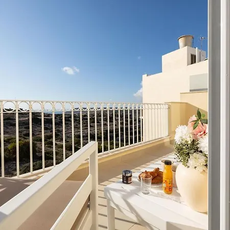 Elegant 3-bed House W Jacuzzi, Sea Views & Lift *