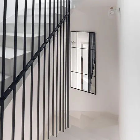 Elegant 3-bed House W Jacuzzi, Sea Views & Lift بيت للعطل المليحة