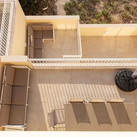 بيت للعطل Elegant 3-bed House W Jacuzzi, Sea Views & Lift