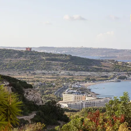 Elegant 3-bed House W Jacuzzi, Sea Views & Lift