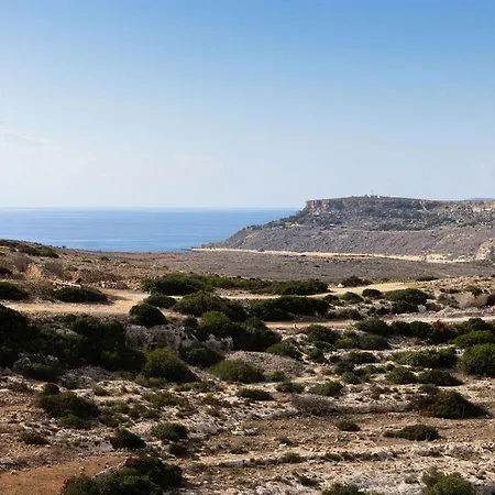 Сasa de vacaciones Elegant 3-bed House W Jacuzzi, Sea Views & Lift Mellieħa