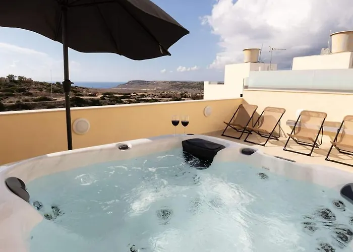 Semesterbostad Elegant 3-bed House W Jacuzzi, Sea Views & Lift