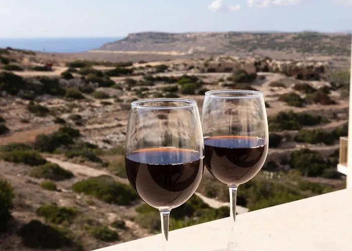 Elegant 3-bed House W Jacuzzi, Sea Views & Lift Mellieħa