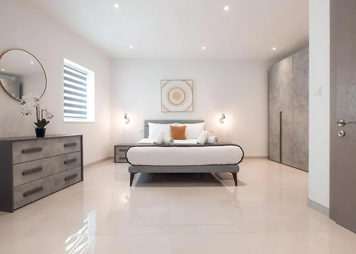 Elegant 3-bed House W Jacuzzi, Sea Views & Lift * Mellieha