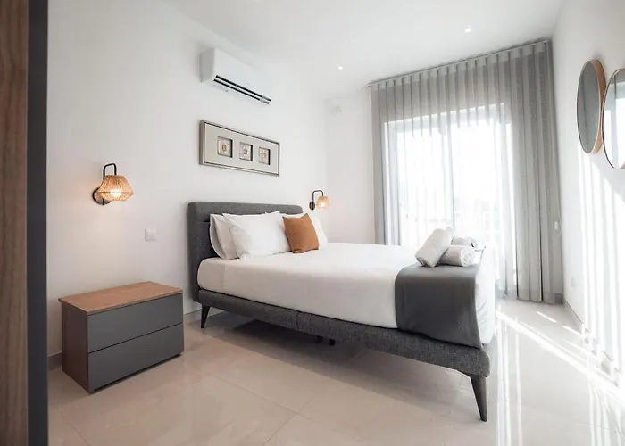 Elegant 3-bed House W Jacuzzi, Sea Views & Lift Casa de Férias