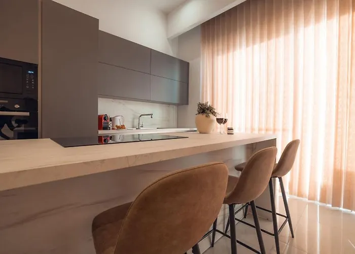 Elegant 3-bed House W Jacuzzi, Sea Views & Lift Mellieha