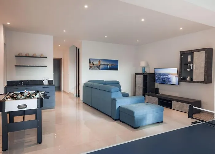 Casa de Férias Elegant 3-bed House W Jacuzzi, Sea Views & Lift *