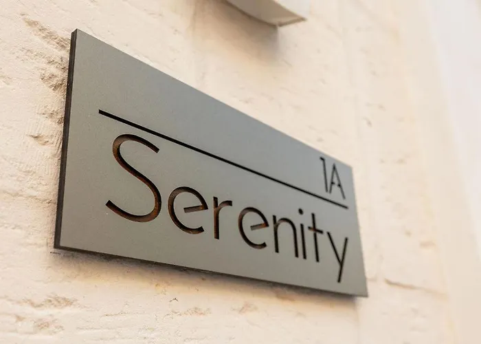 Elegant 3-bed House W Jacuzzi, Sea Views & Lift Casa de Férias *