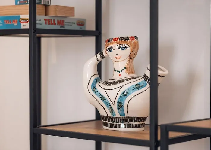 Elegant 3-bed House W Jacuzzi, Sea Views & Lift