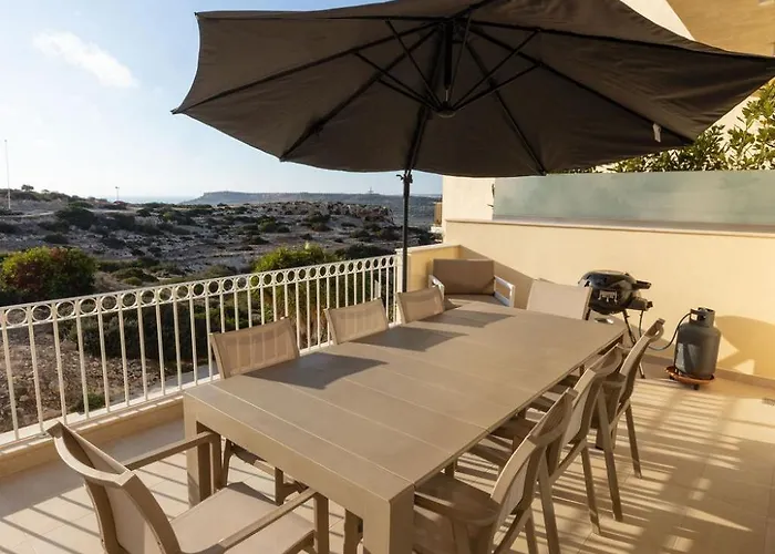 Elegant 3-bed House W Jacuzzi, Sea Views & Lift Mellieha