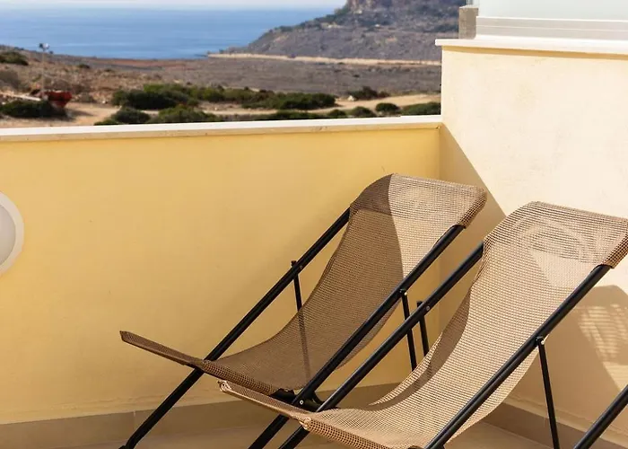 Elegant 3-bed House W Jacuzzi, Sea Views & Lift Casa de Férias