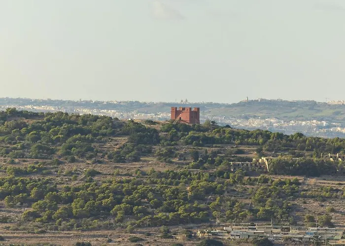 Elegant 3-bed House W Jacuzzi, Sea Views & Lift Semesterbostad Mellieħa