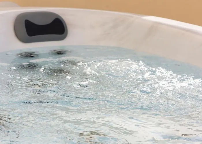 Elegant 3-bed House W Jacuzzi, Sea Views & Lift Mellieha