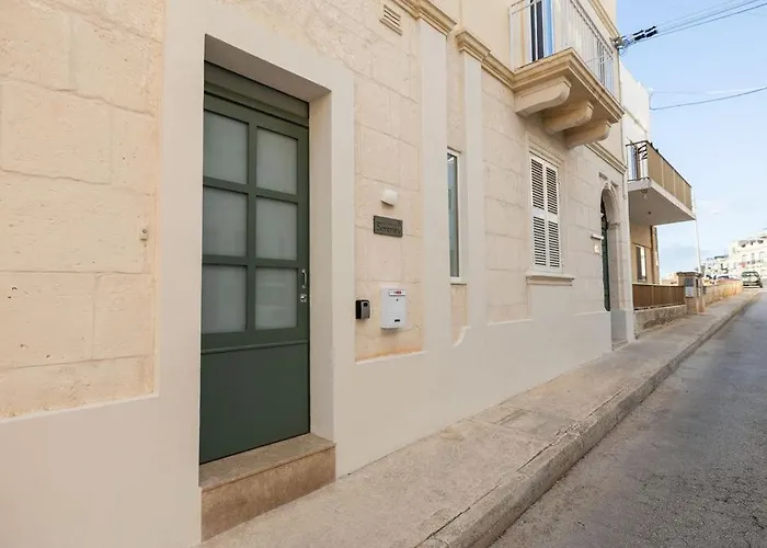 Elegant 3-bed House W Jacuzzi, Sea Views & Lift Casa de Férias