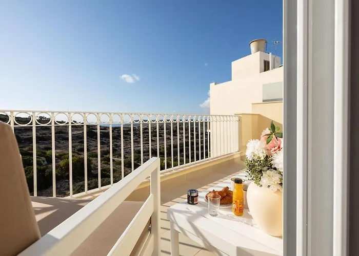 Elegant 3-bed House W Jacuzzi, Sea Views & Lift *