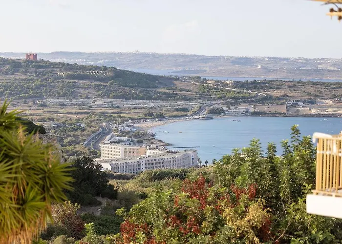 Elegant 3-bed House W Jacuzzi, Sea Views & Lift Mellieha