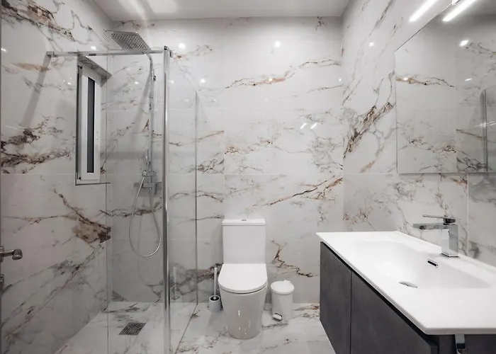 Casa de Férias Elegant 3-bed House W Jacuzzi, Sea Views & Lift