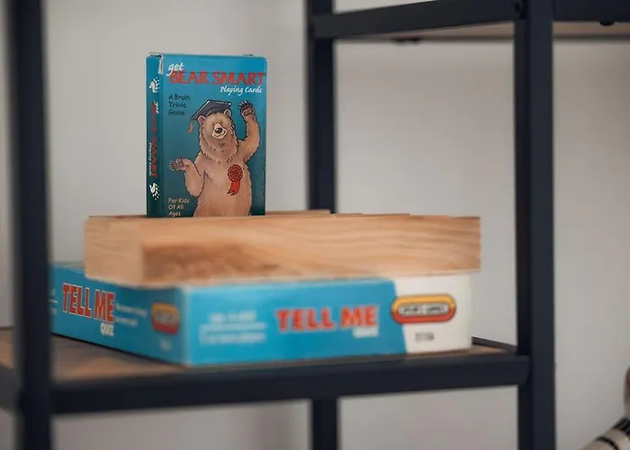 Elegant 3-bed House W Jacuzzi, Sea Views & Lift