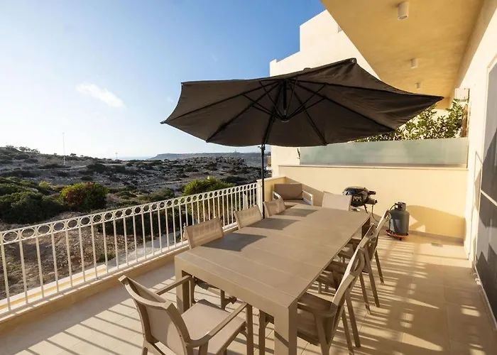 Elegant 3-bed House W Jacuzzi, Sea Views & Lift