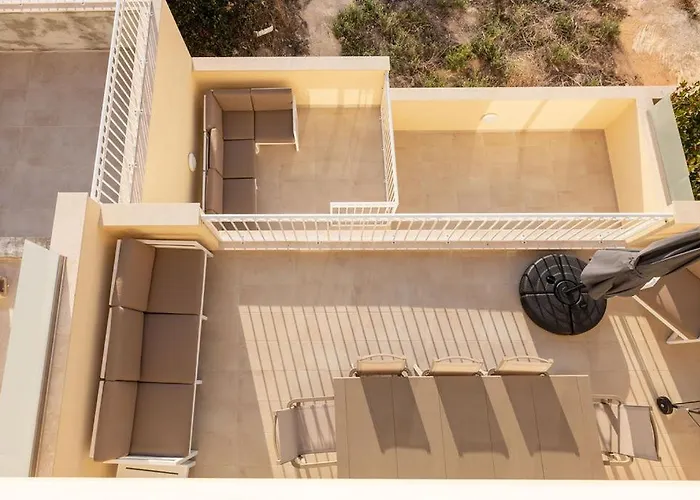 Casa de Férias Elegant 3-bed House W Jacuzzi, Sea Views & Lift