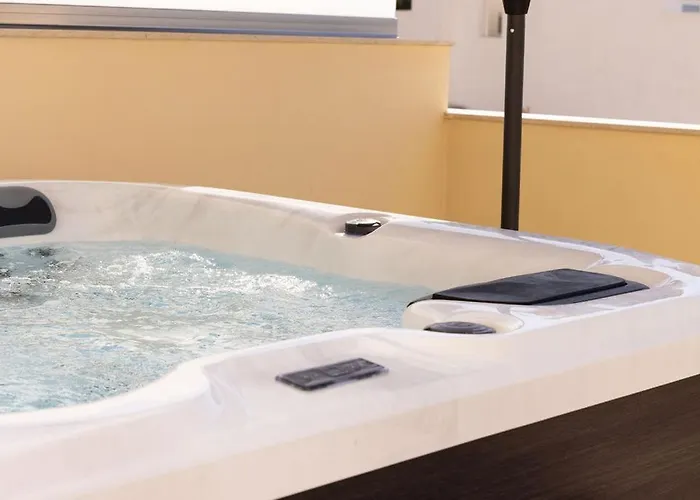 Elegant 3-bed House W Jacuzzi, Sea Views & Lift * Mellieha