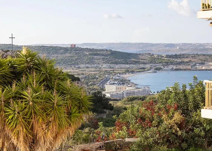 Elegant 3-bed House W Jacuzzi, Sea Views & Lift