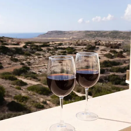 Elegant 3-bed House W Jacuzzi, Sea Views & Lift Mellieħa