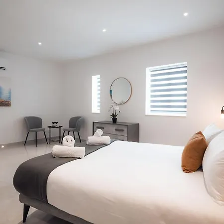 Elegant 3-bed House W Jacuzzi, Sea Views & Lift Case de vacanță Mellieħa