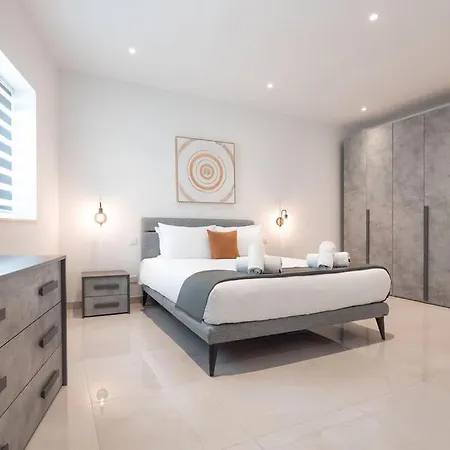 Elegant 3-bed House W Jacuzzi, Sea Views & Lift Mellieħa