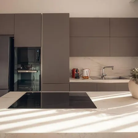 Elegant 3-bed House W Jacuzzi, Sea Views & Lift Case de vacanță Mellieħa