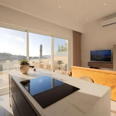 Elegant 3-bed House W Jacuzzi, Sea Views & Lift Mellieħa