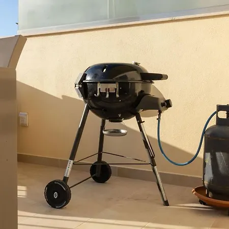 Elegant 3-bed House W Jacuzzi, Sea Views & Lift Case de vacanță Mellieħa