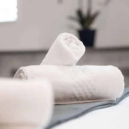 Case de vacanță Elegant 3-bed House W Jacuzzi, Sea Views & Lift Mellieħa